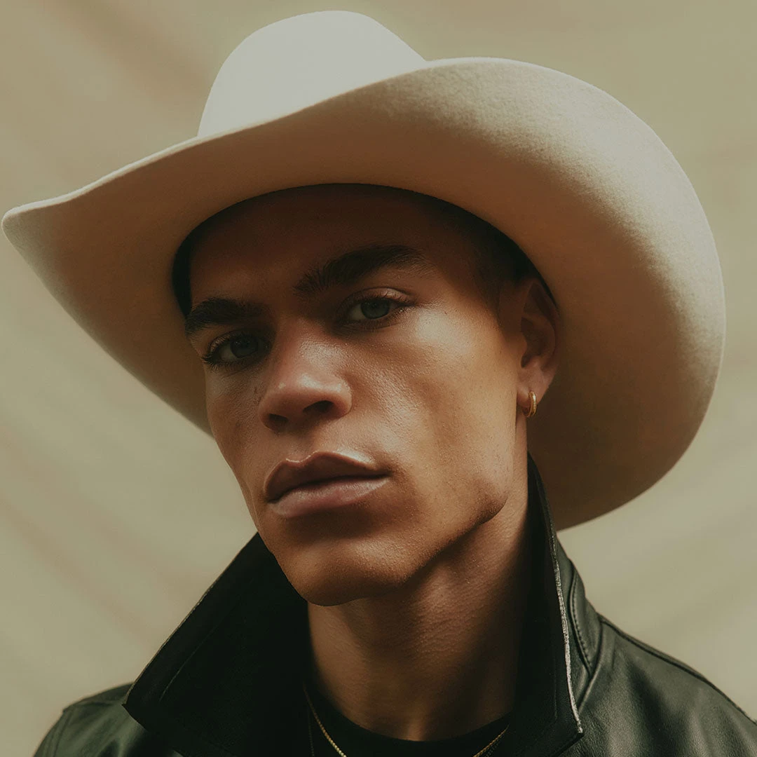 Gold Lasso Hoop Earring 9 Gold Lasso Hoop Earring - Image 7