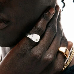 Silver Emerald Birthstone Ring -Serge DeNimes Jewelry Shop Silver Emerald Birthstone Ring Model Shot d4beb775 72e5 4603 922a 6d3892ec3071